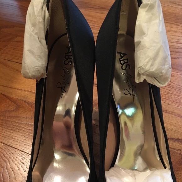 Heels - Picture 3 of 5